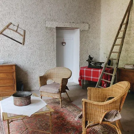 Three-bedroom Holiday In Riottier * Jassans-Riottier