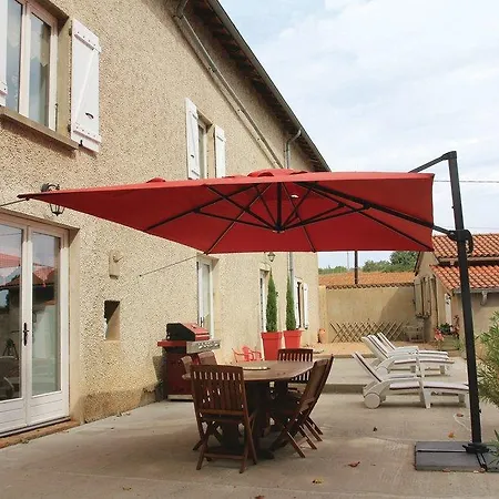 Three-bedroom Holiday In Riottier Vakantiehuis *