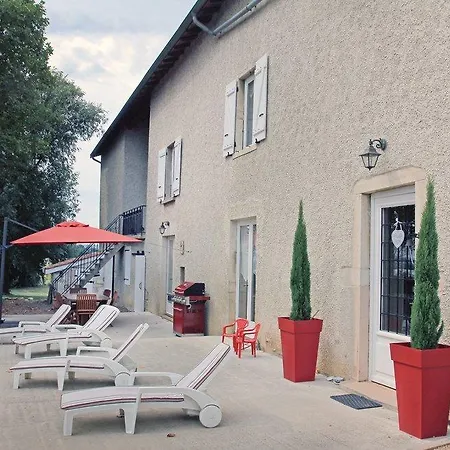 Three-bedroom Holiday In Riottier