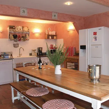 Three-bedroom Holiday In Riottier Vakantiehuis *