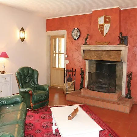Three-bedroom Holiday In Riottier Vakantiehuis *