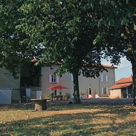 Vakantiehuis Three-bedroom Holiday In Riottier Jassans-Riottier