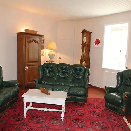 Three-bedroom Holiday In Riottier Jassans-Riottier