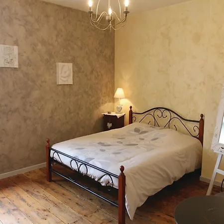 Three-bedroom Holiday In Riottier * Jassans-Riottier