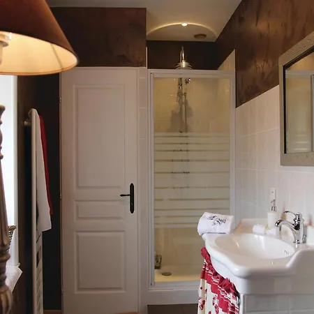 Three-bedroom Holiday In Riottier Vakantiehuis *