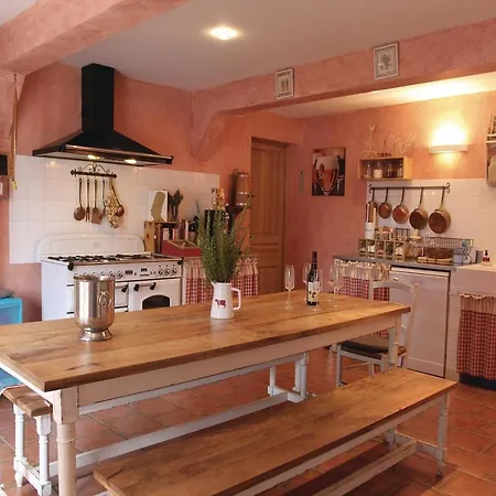 Three-bedroom Holiday In Riottier *