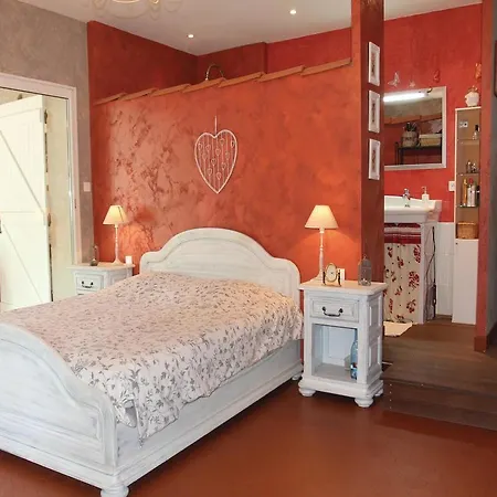 Three-bedroom Holiday In Riottier Jassans-Riottier