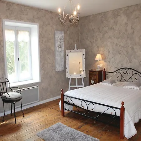 Three-bedroom Holiday In Riottier Jassans-Riottier