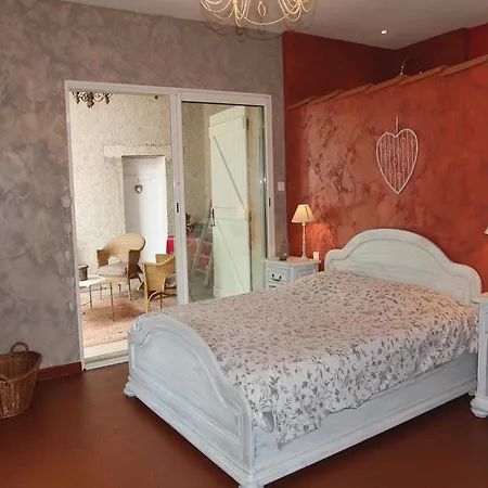 Dom wakacyjny Three-bedroom Holiday In Riottier Jassans-Riottier