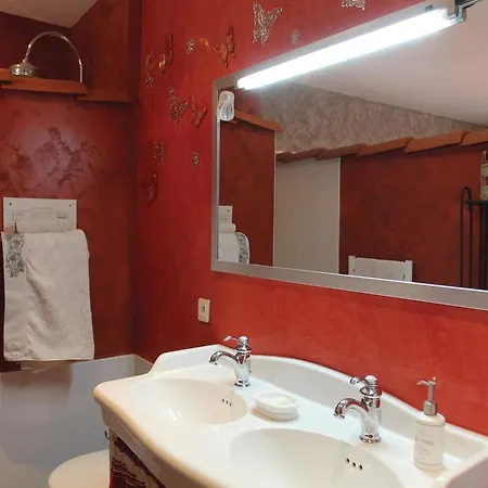 Three-bedroom Holiday In Riottier